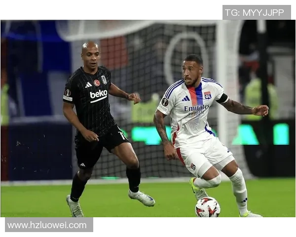 德甲惊现冷门巴黎圣日耳曼大胜里昂引发全场狂欢